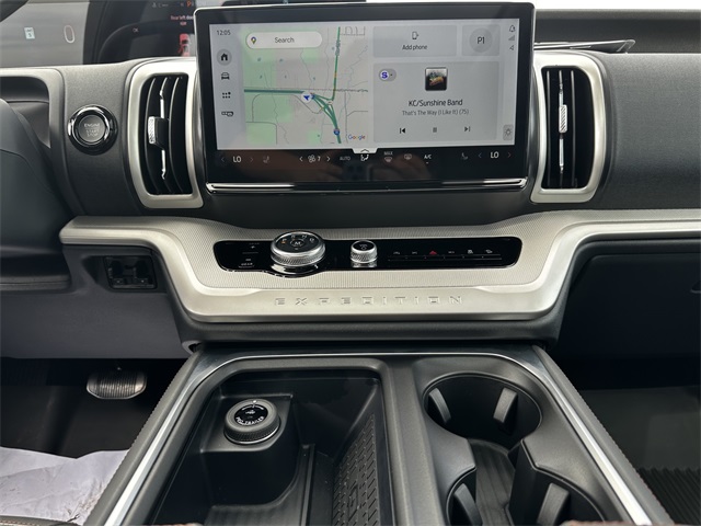 2025 Ford Expedition photo 18