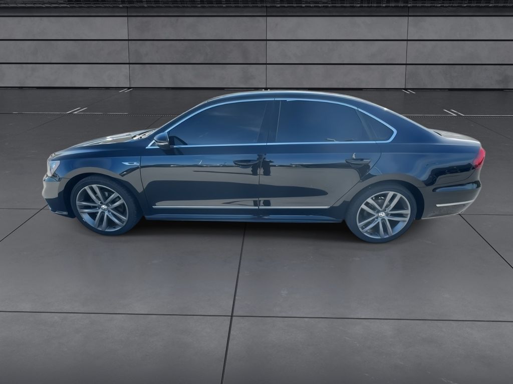 2017 Volkswagen Passat R-Line photo 4