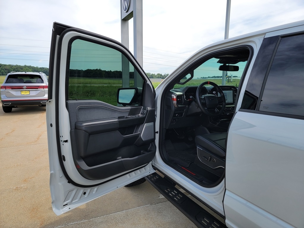 2023 Ford F-150 Raptor photo 19