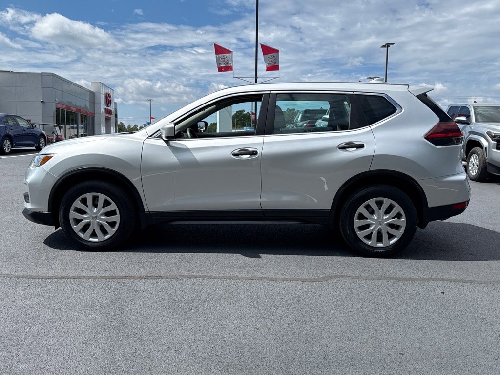 2019 Nissan Rogue S photo 2
