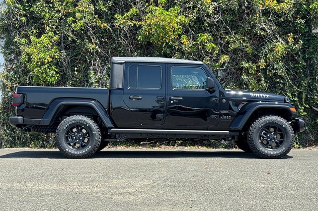 2025 Jeep Gladiator Willys photo 3