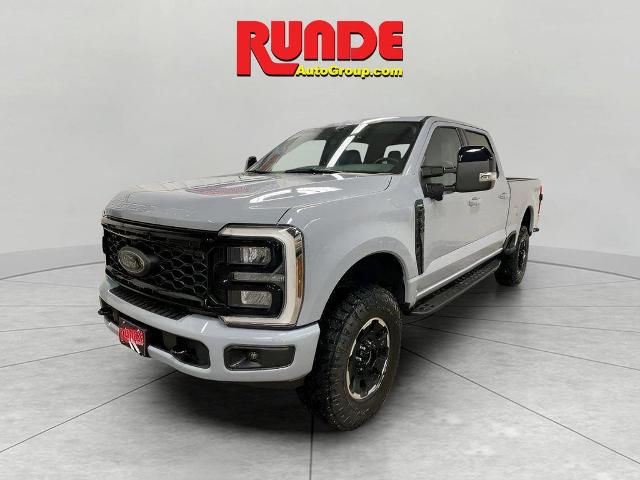 2025 Ford F-350 Super Duty Lariat's photo