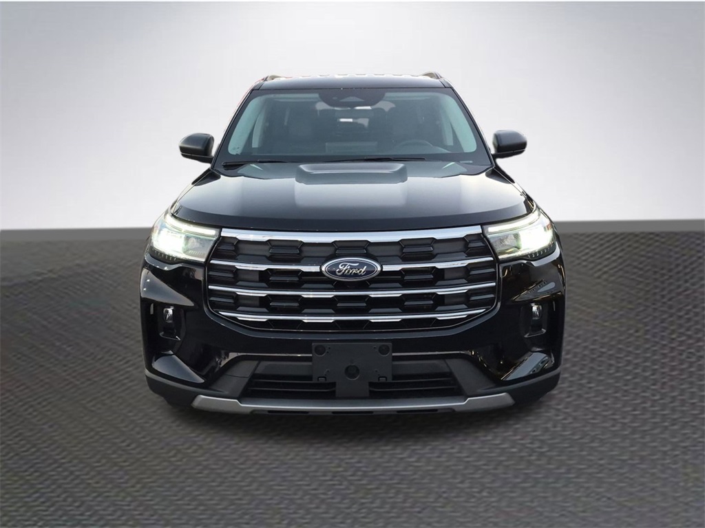 2025 Ford Explorer photo 2