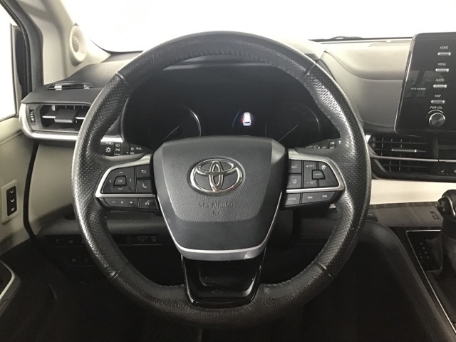 2022 Toyota Sienna Limited photo 7
