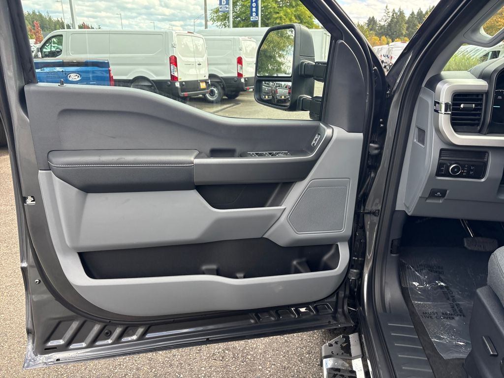 2026 Ford F-350 photo 4