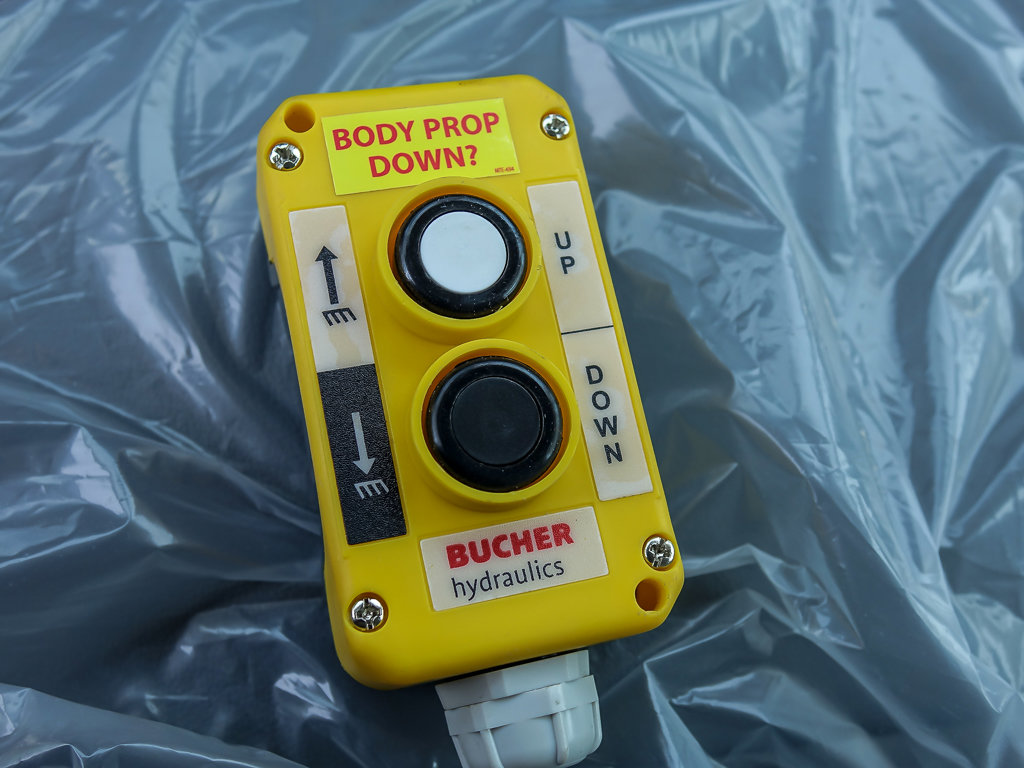 2025 FORD F-450 - Image 23