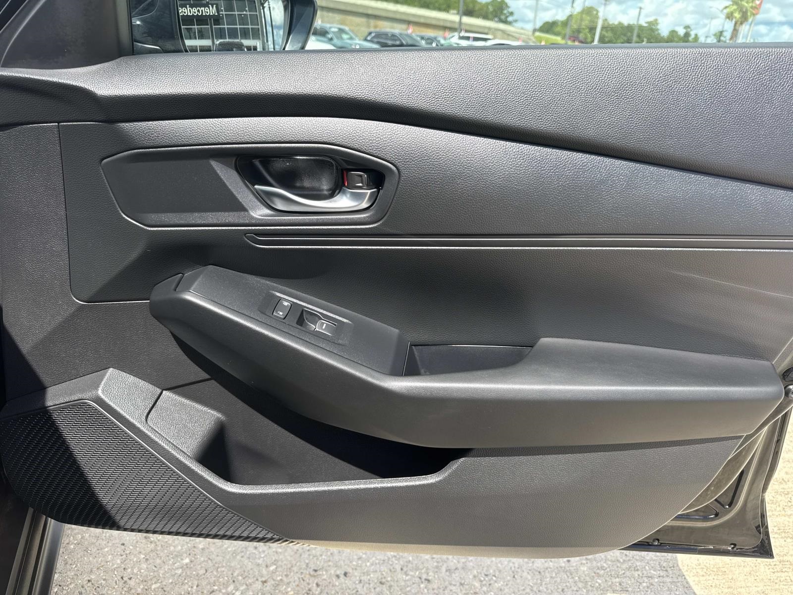 2025 Honda Accord LX photo 9