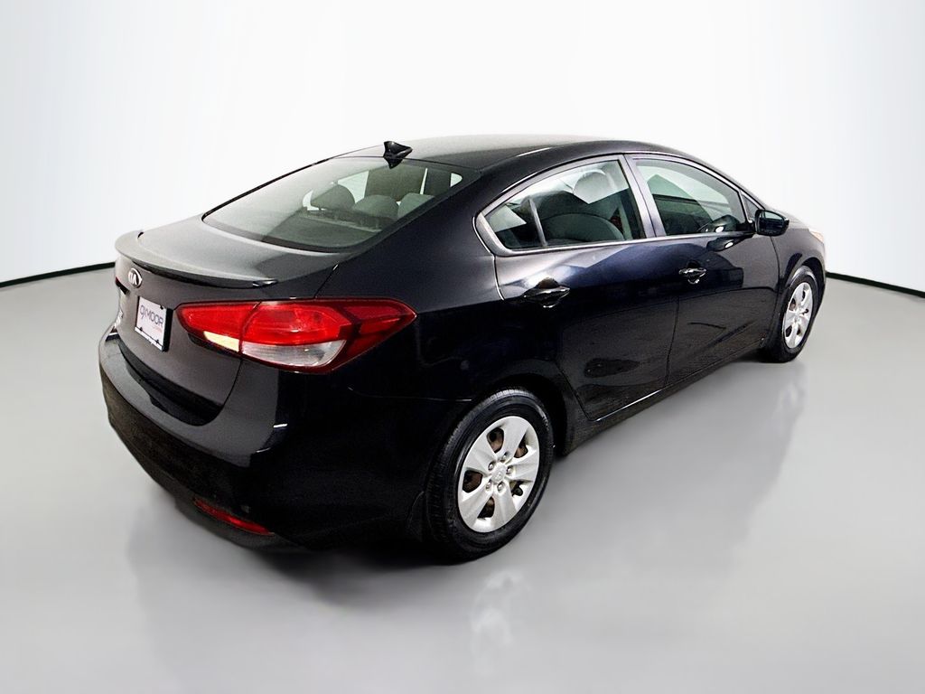 2018 Kia Forte LX Base photo 4