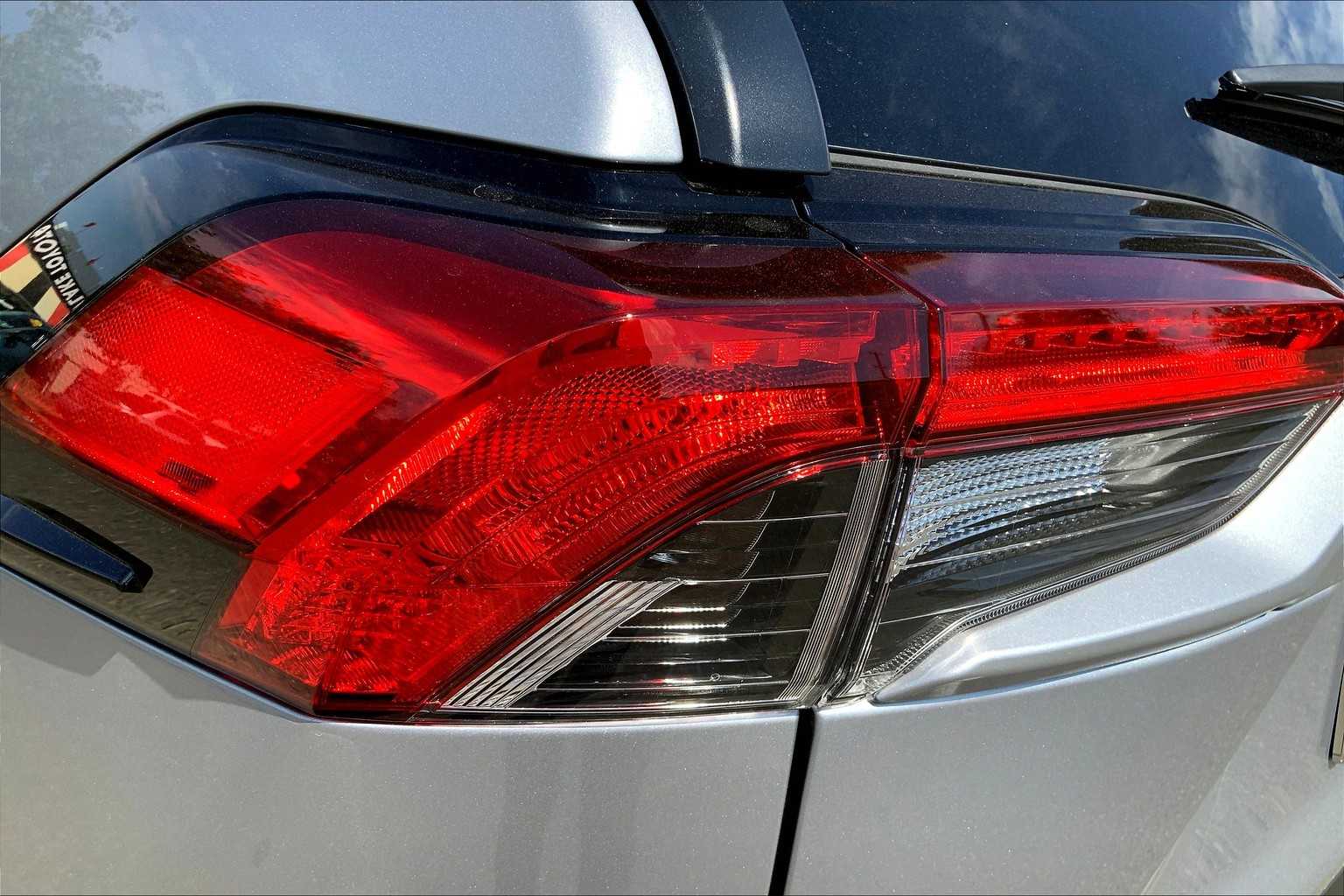 2025 Toyota RAV4 XLE Premium photo 12