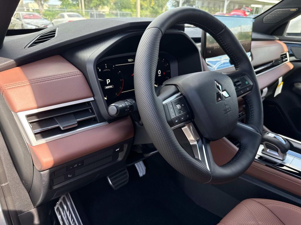 2025 Mitsubishi Outlander SEL photo 19
