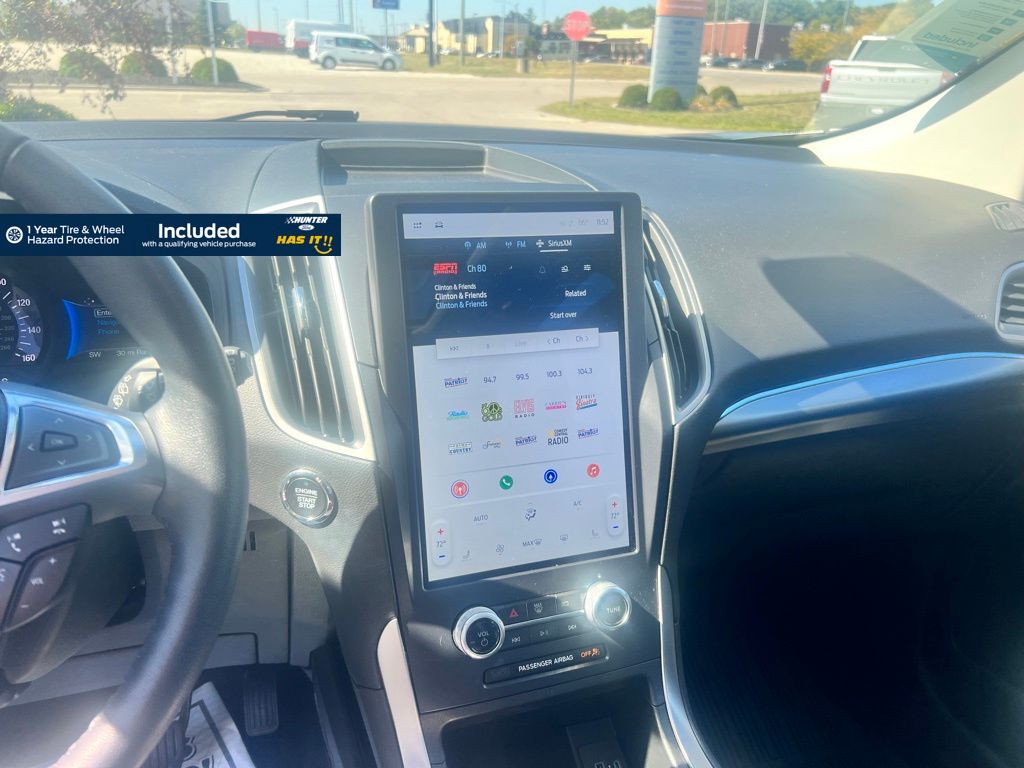 2022 Ford Edge SEL photo 7