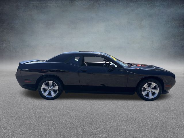2023 Dodge Challenger SXT photo 3