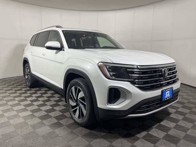 2025 Volkswagen Atlas SEL photo 2
