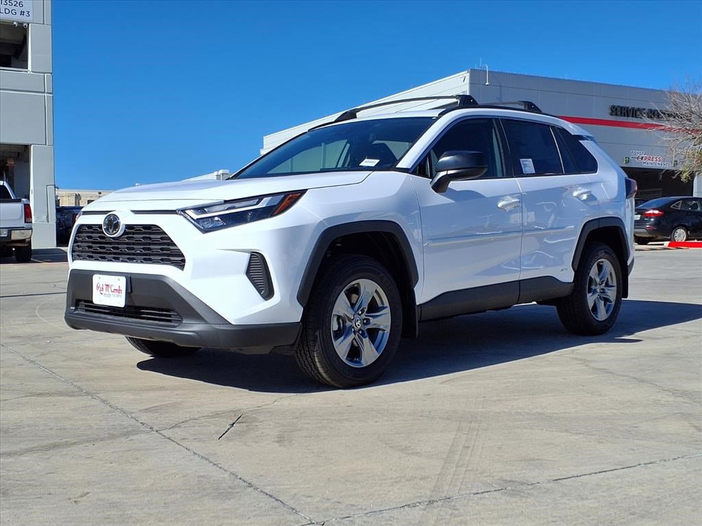 2025 Toyota RAV4 LE's photo