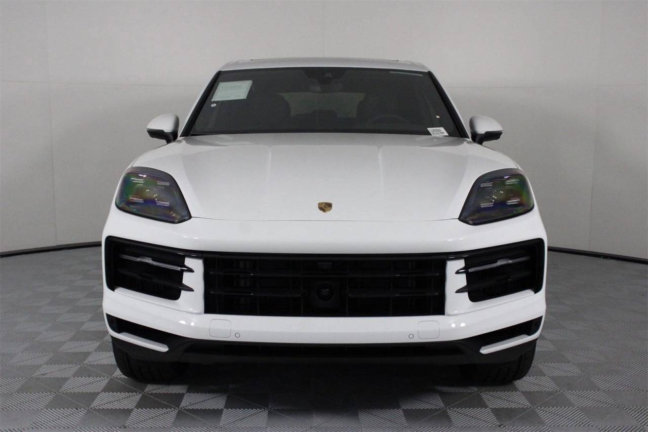 2025 Porsche Cayenne photo 10