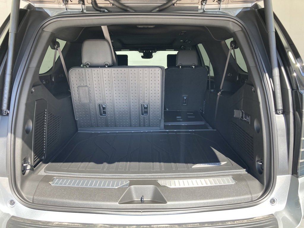 2026 Chevrolet Suburban Premier photo 17