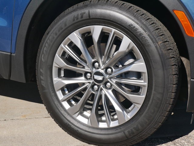 2024 Cadillac XT4 Premium Luxury photo 5