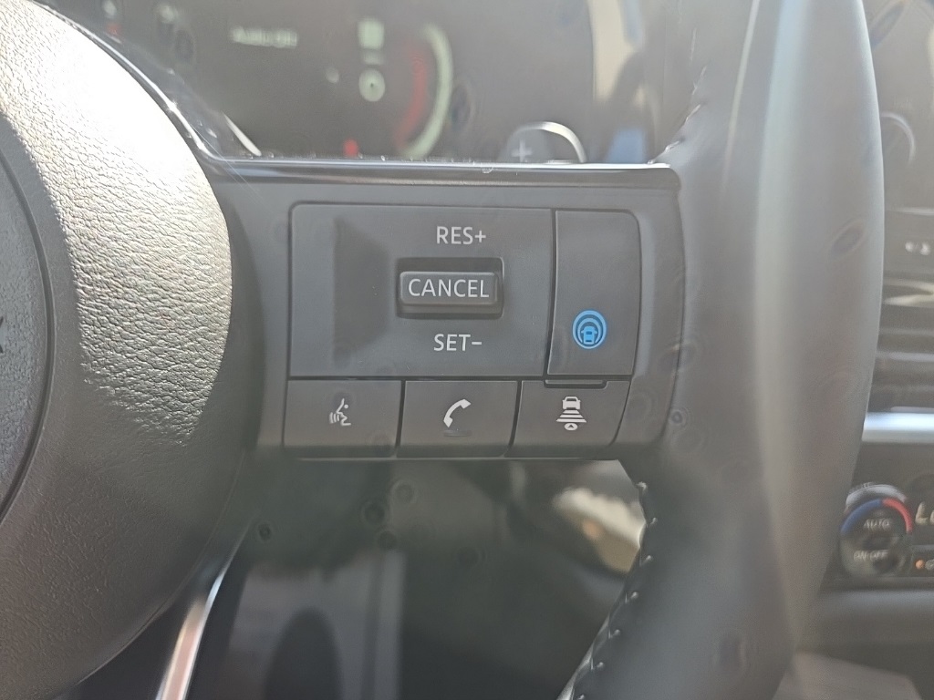 2025 Nissan Pathfinder Platinum photo 14