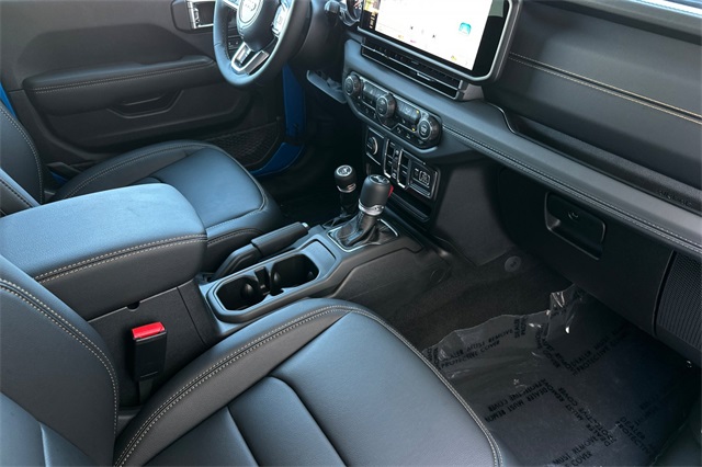 2025 Jeep Wrangler Sahara photo 14