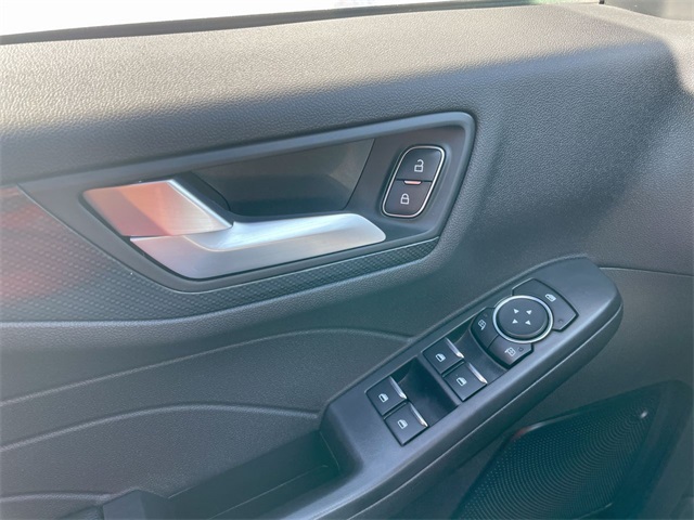 2024 Ford Escape ST-Line photo 5