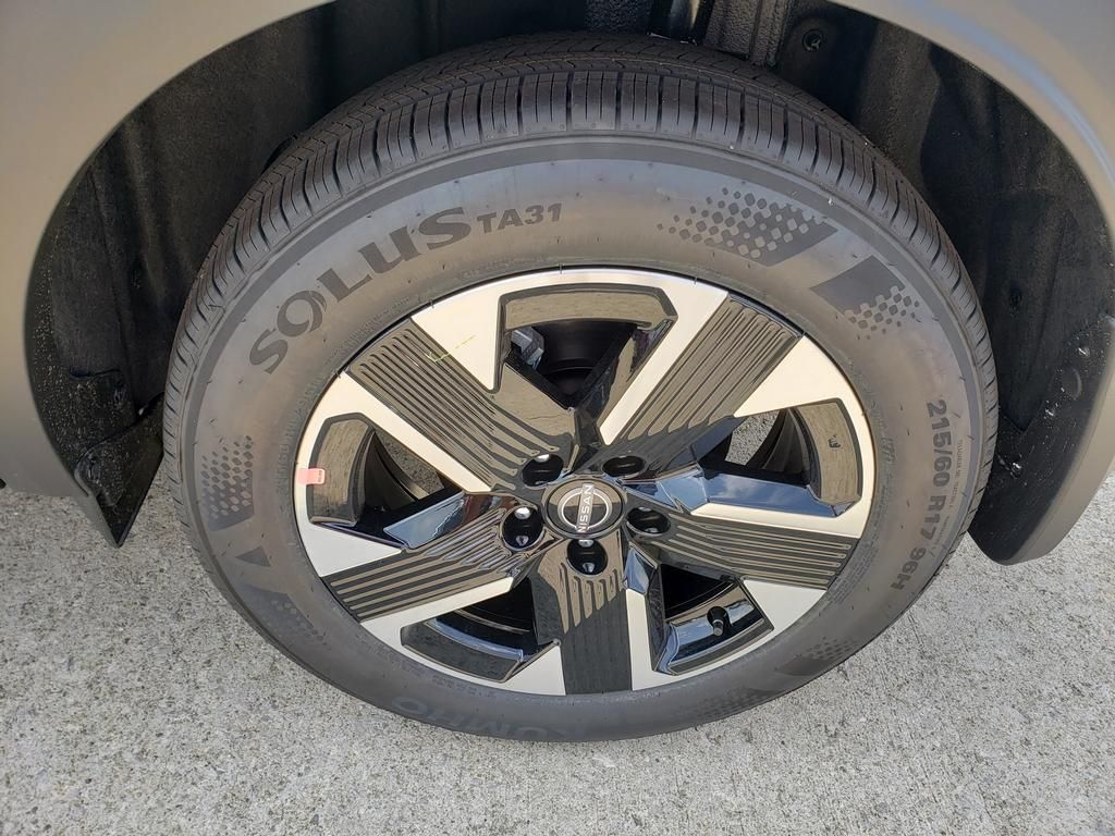 2025 Nissan Kicks SV photo 9