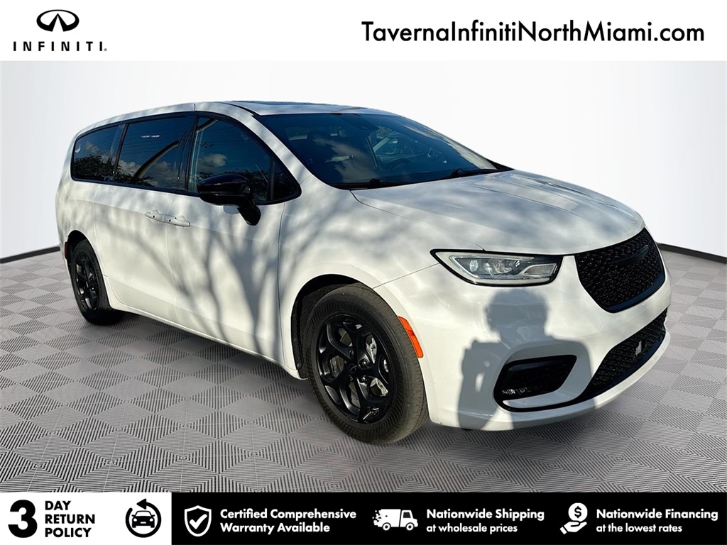 2023 Chrysler Pacifica Hybrid Limited's photo