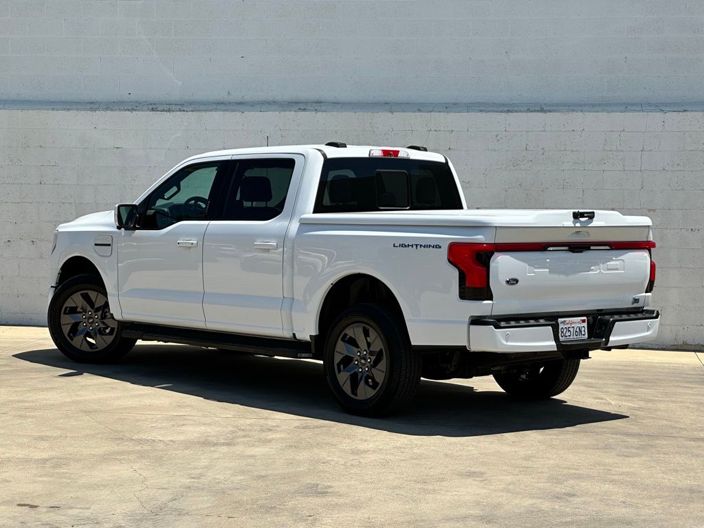2023 Ford F-150 Lightning Lariat photo 4