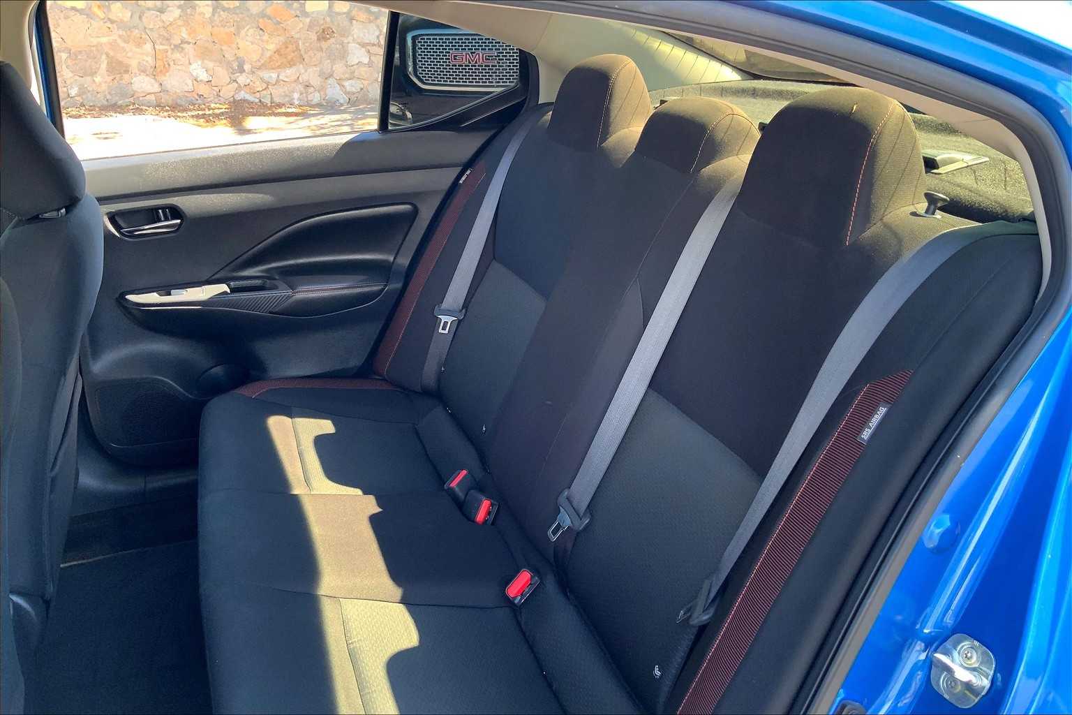 2020 Nissan Versa SR photo 18