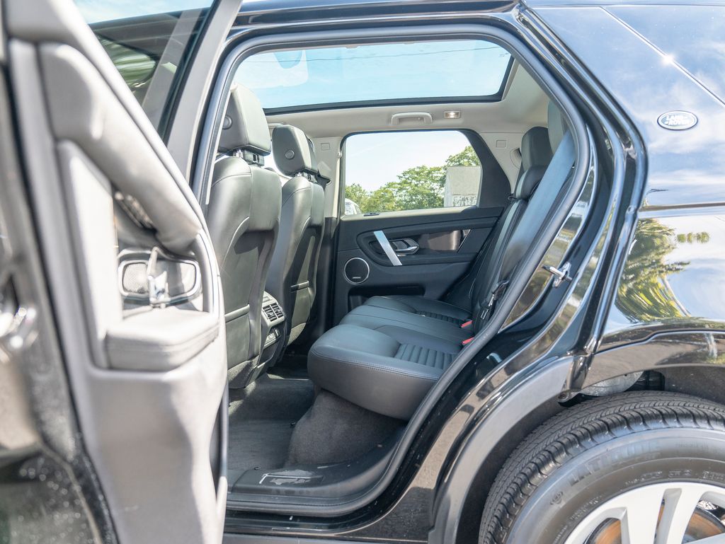 2024 Land Rover Discovery Sport S photo 30