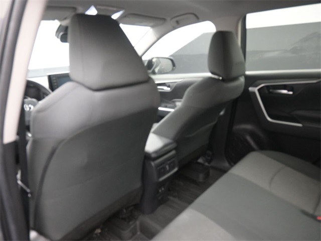 2020 Toyota RAV4 XLE photo 8