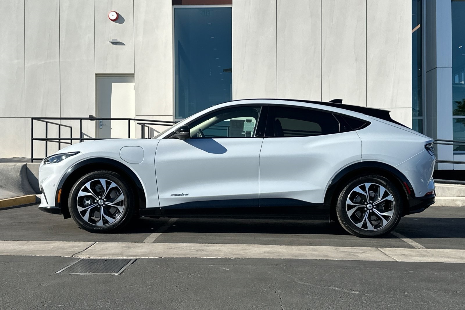 2021 Ford Mustang Mach-E Premium photo 6
