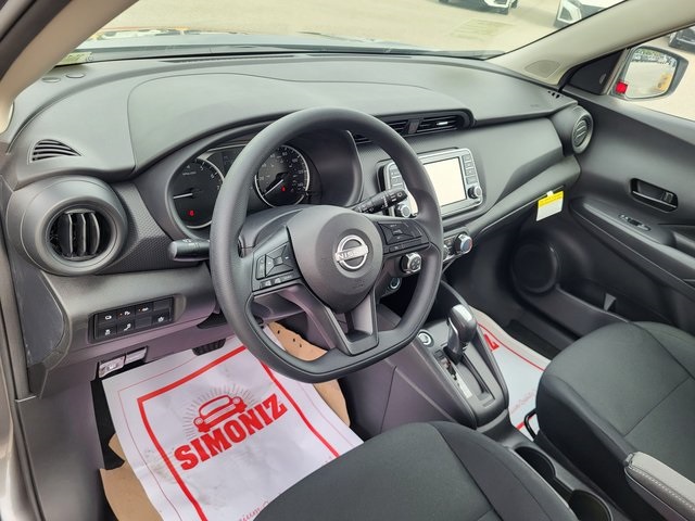 2025 Nissan Kicks Play S photo 9