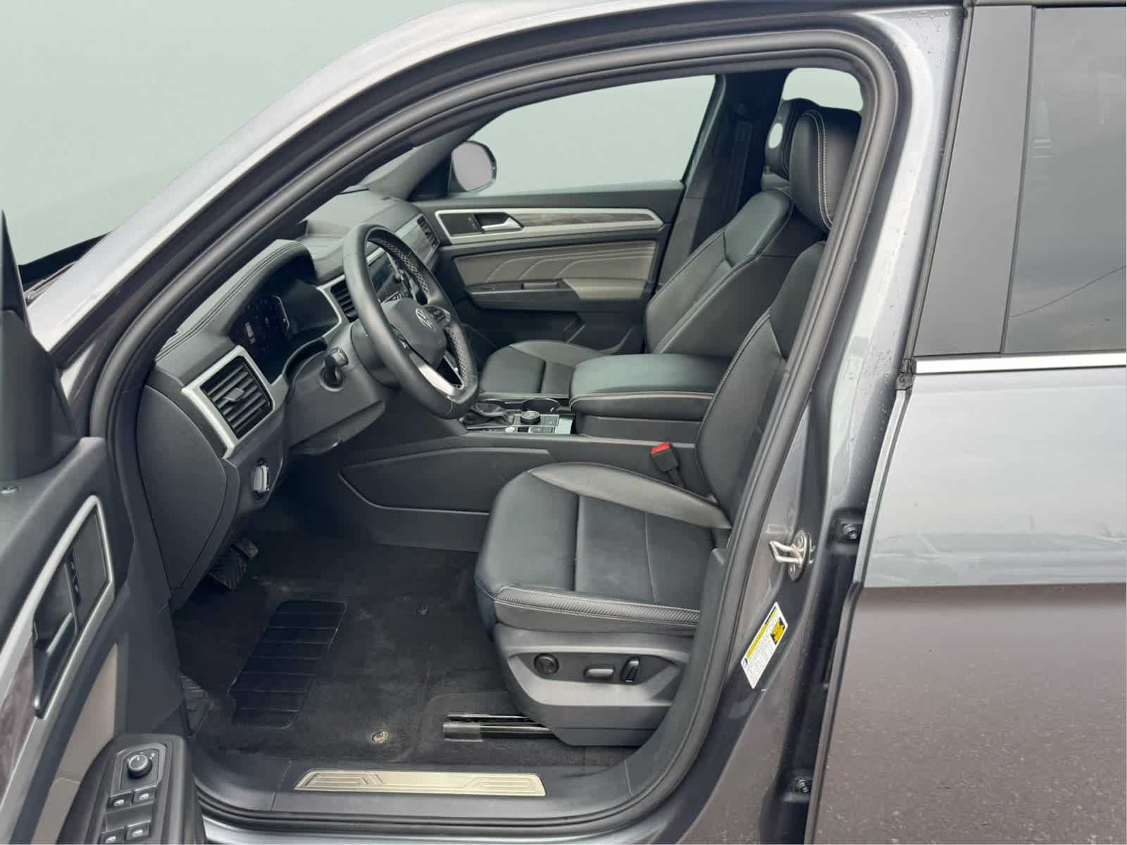 2023 Volkswagen Atlas Cross Sport V6 SE Technology photo 10