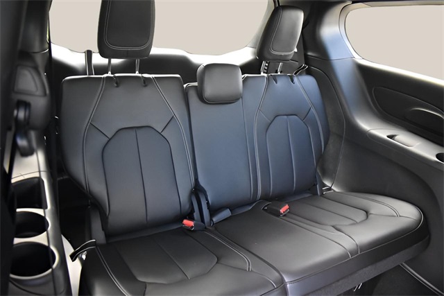2025 Chrysler Pacifica photo 15
