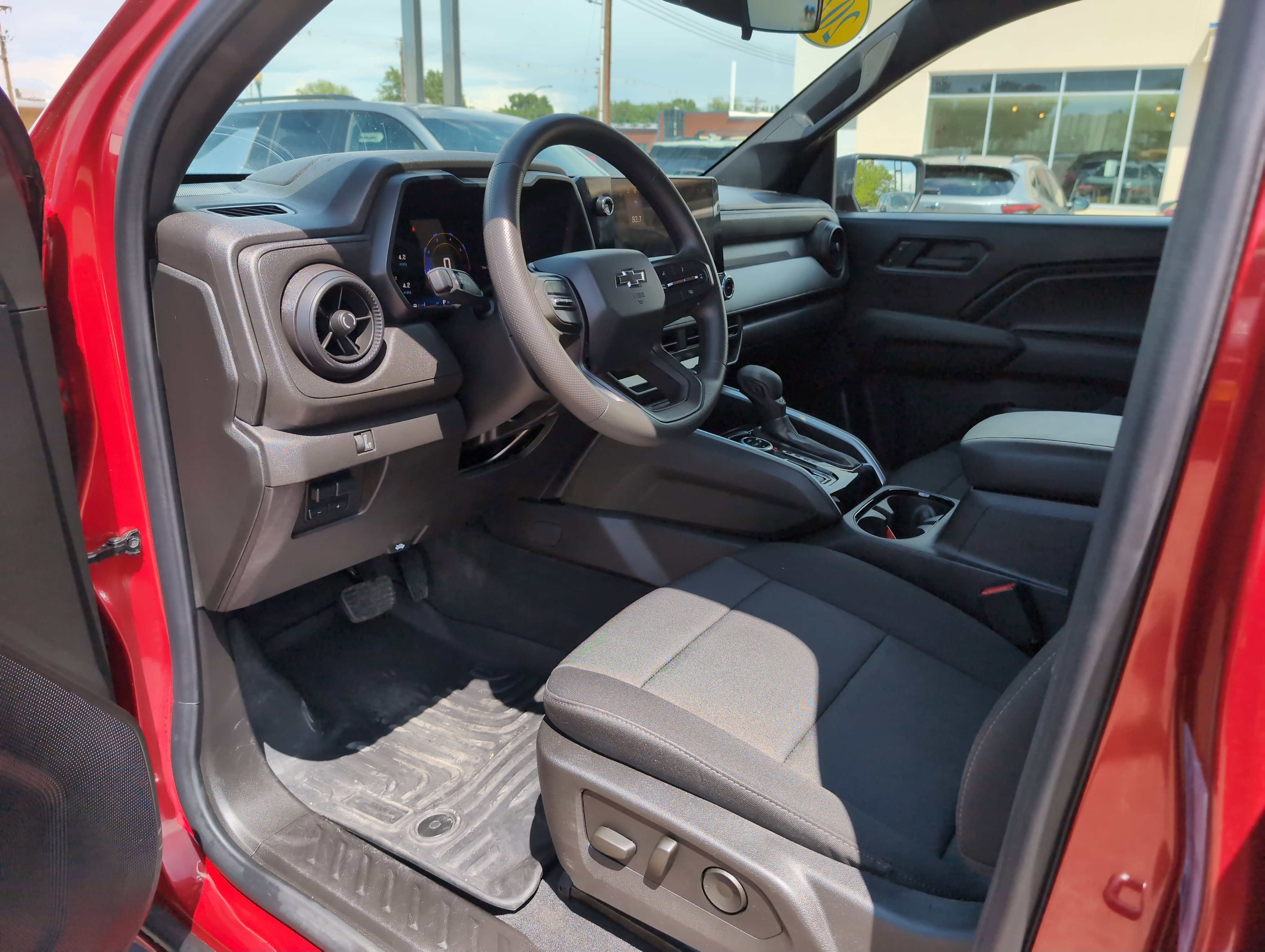 2024 Chevrolet Colorado Trail Boss photo 2