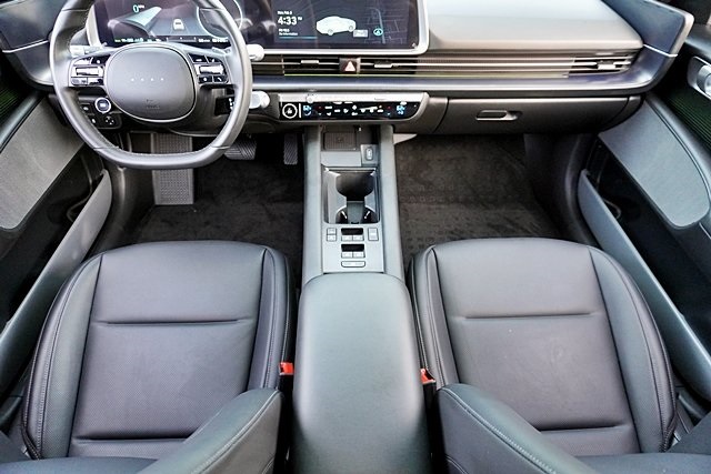 Used 2023 Gold Hyundai SEL image 19