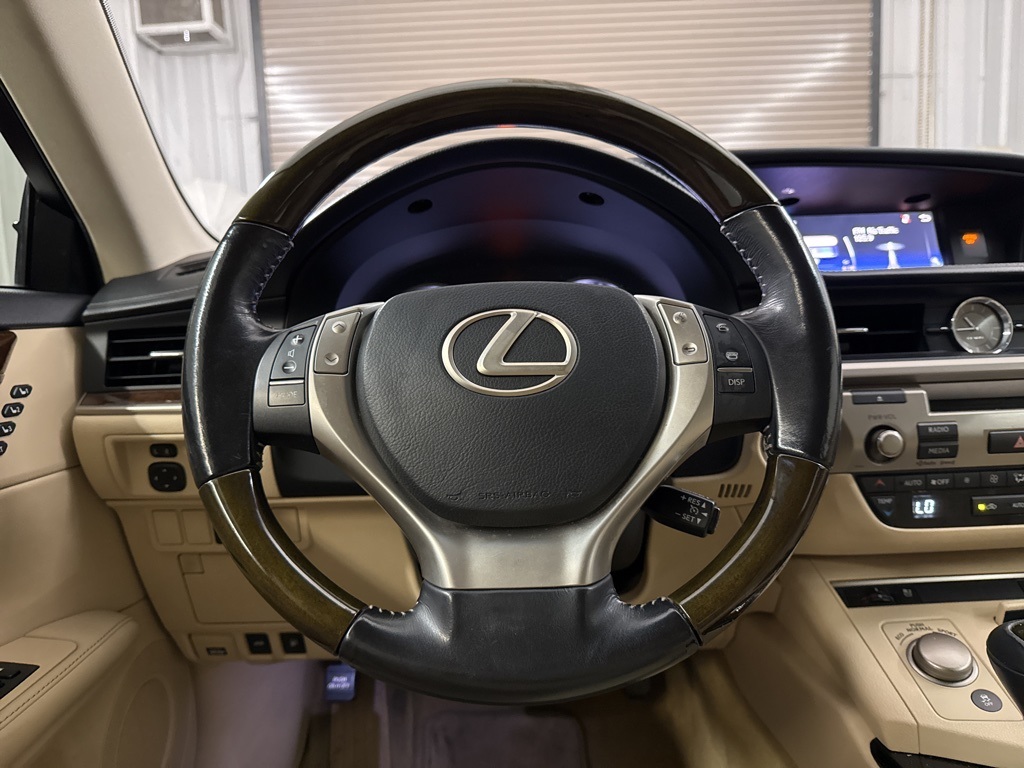 2015 Lexus ES 350 photo 25