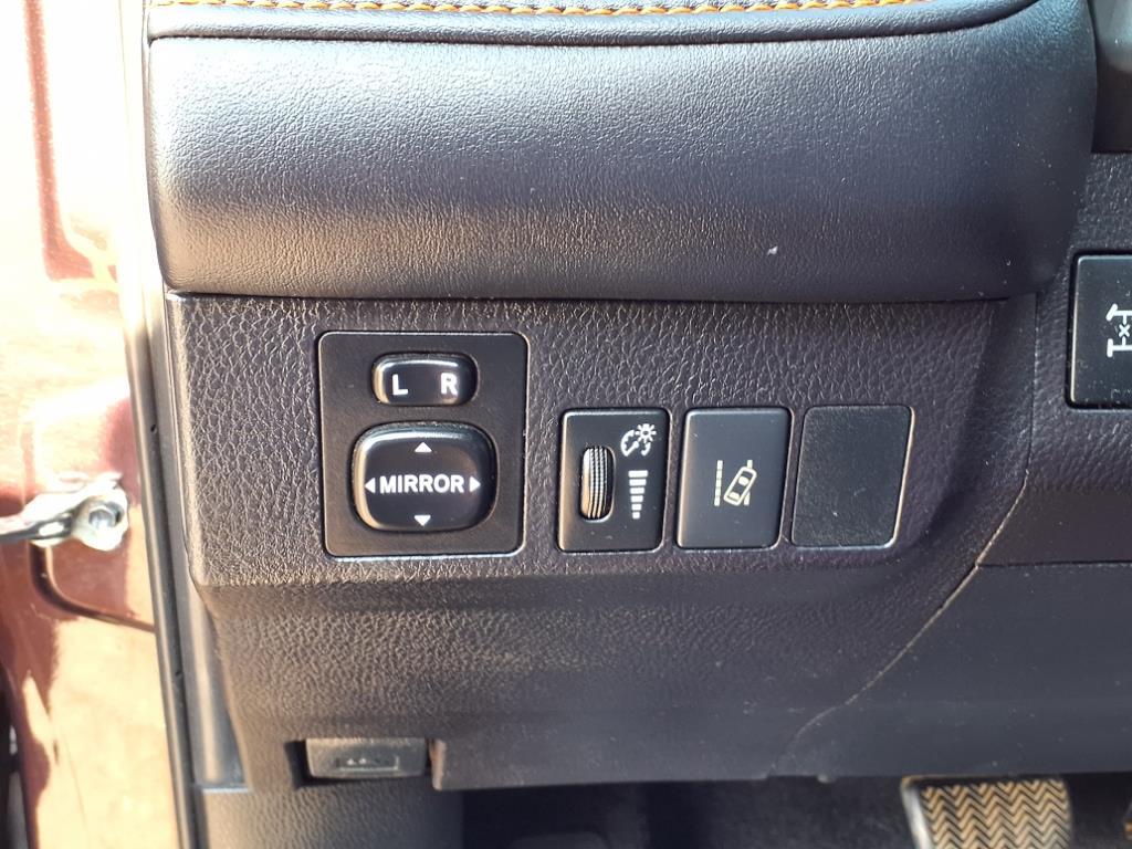 2017 Toyota RAV4 SE photo 5