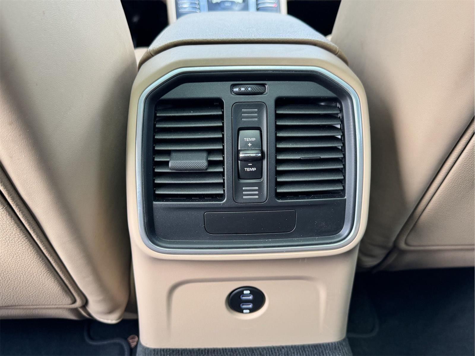 2021 Porsche Macan Base photo 34