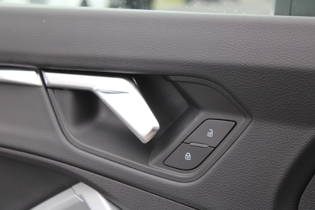 2021 Audi Q3 S line Premium 45 TFSI photo 14
