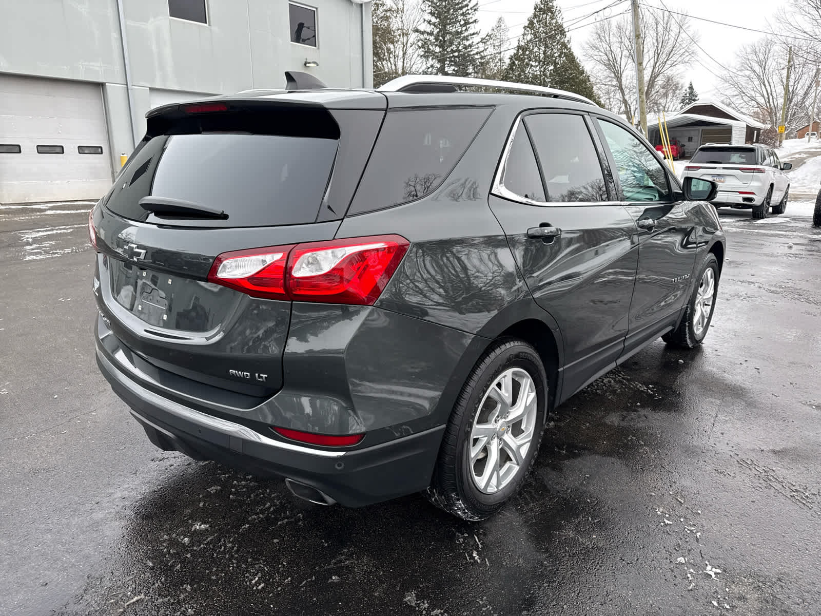 2019 Chevrolet Equinox LT photo 2