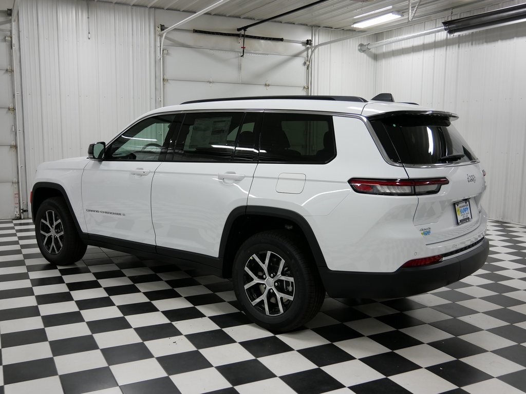 2025 Jeep Grand Cherokee Limited photo 3