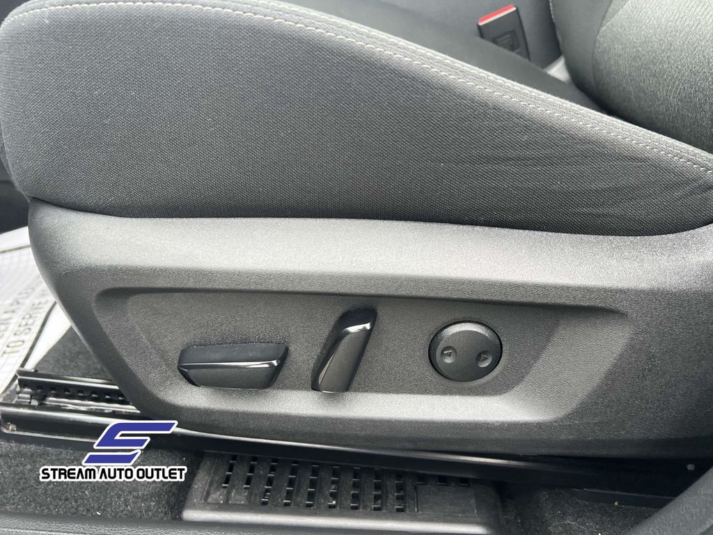 2024 Nissan Rogue SV photo 8