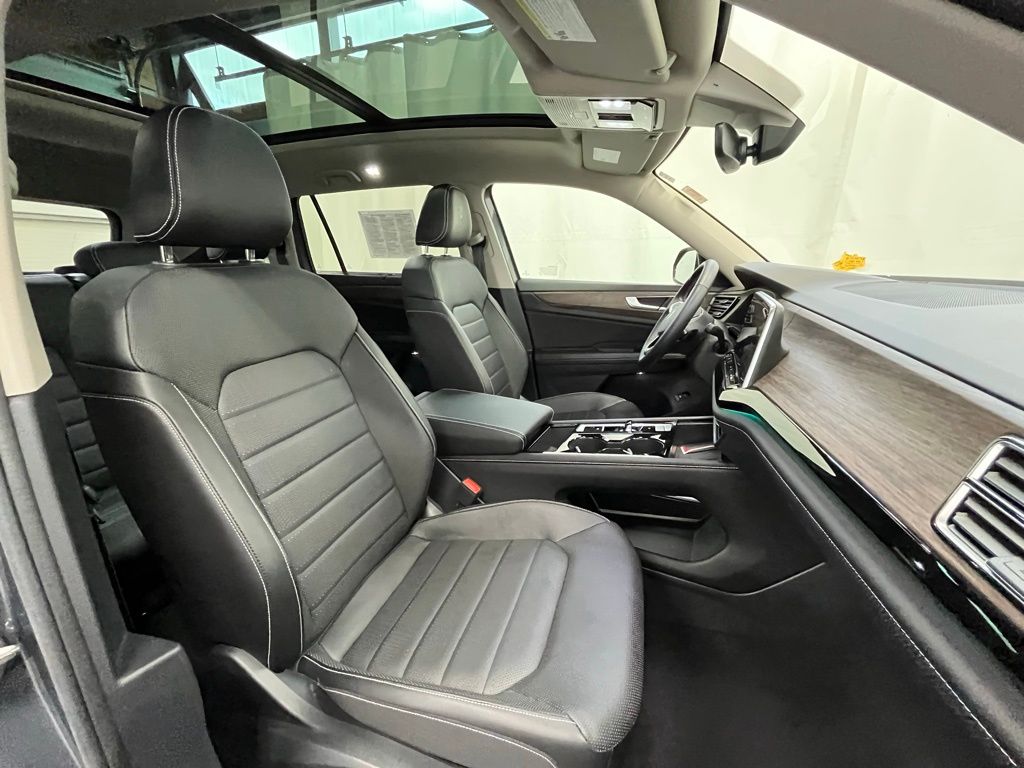2024 Volkswagen Atlas SEL photo 11