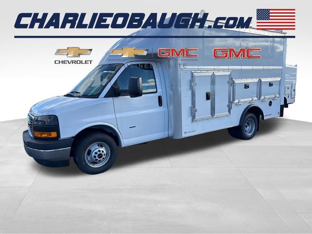 2025 GMC Savana Cutaway Work Van's photo