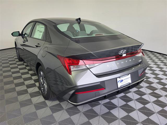 2025 Hyundai Elantra Hybrid Blue photo 6