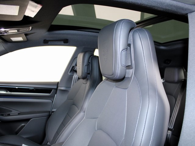 2025 Porsche Macan Electric photo 19