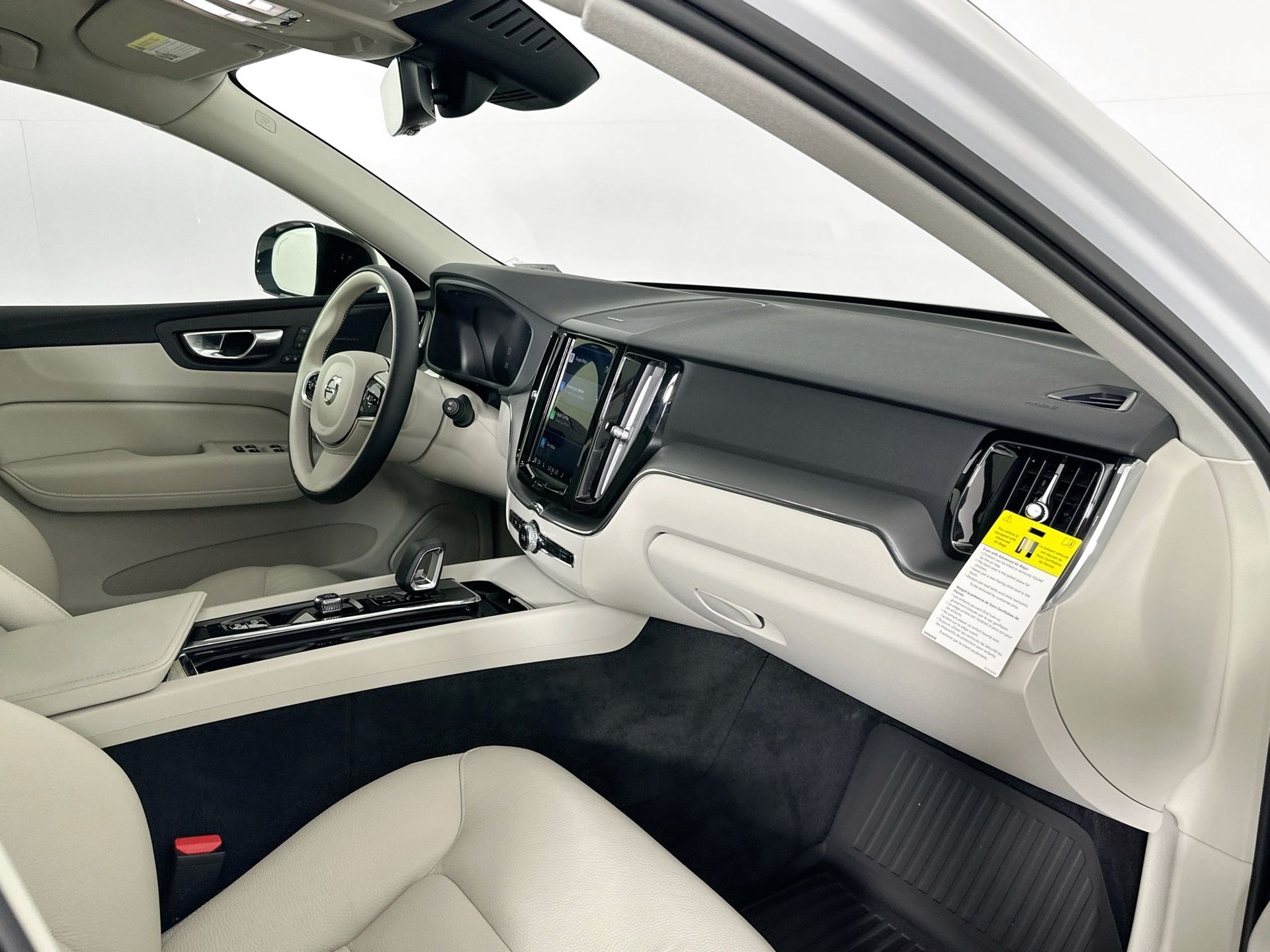2025 Volvo XC60 B5 Plus photo 25
