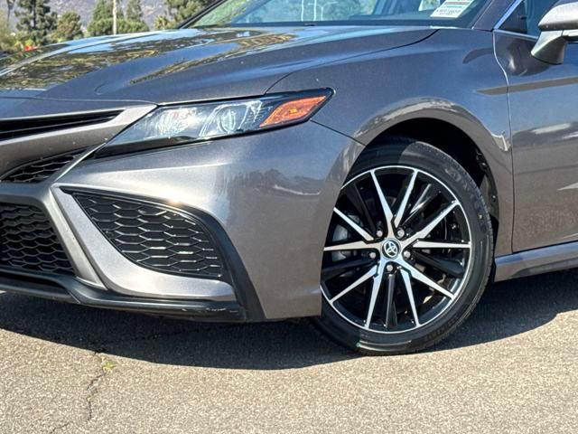 2024 Toyota Camry SE photo 3