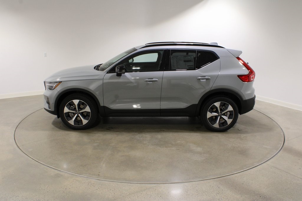 2026 Volvo XC40 Plus photo 3